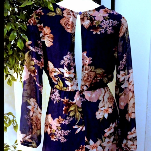 VENUS Floral Jumpsuit - Picture 4 of 5